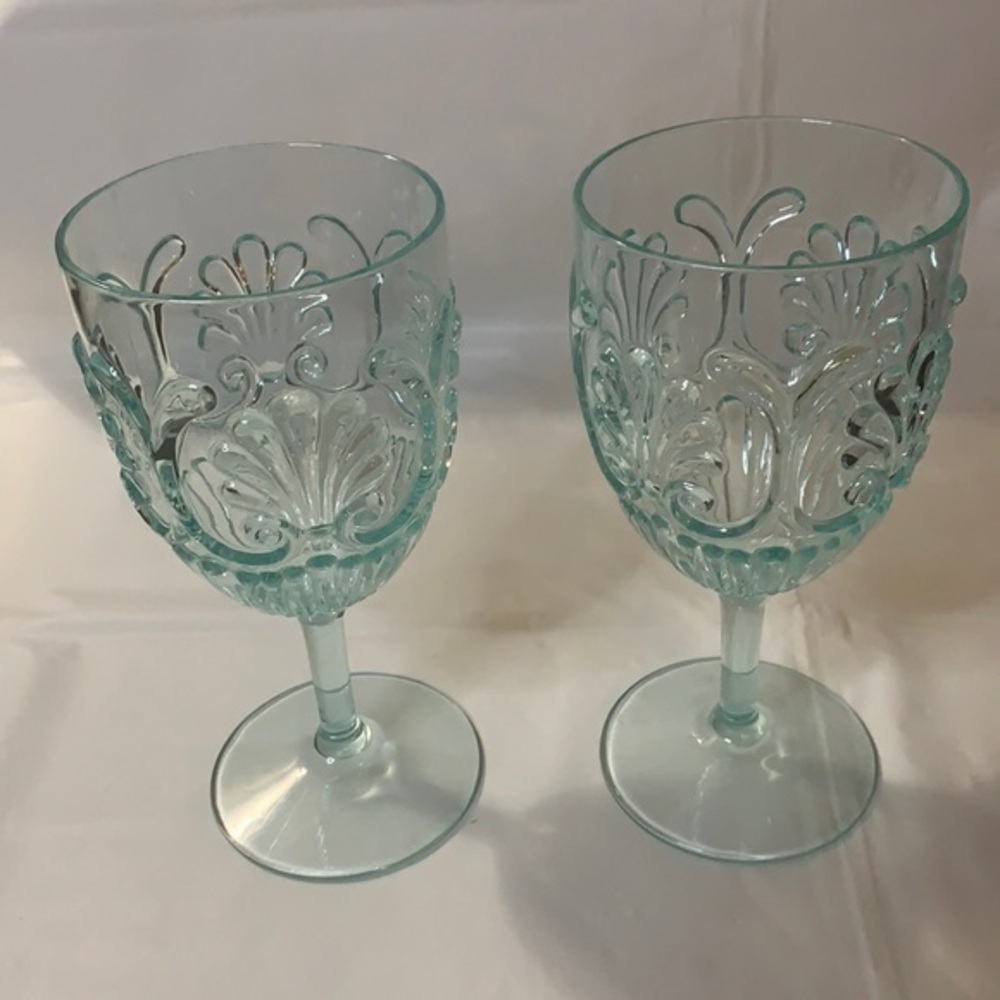 Plastic drink tumblers